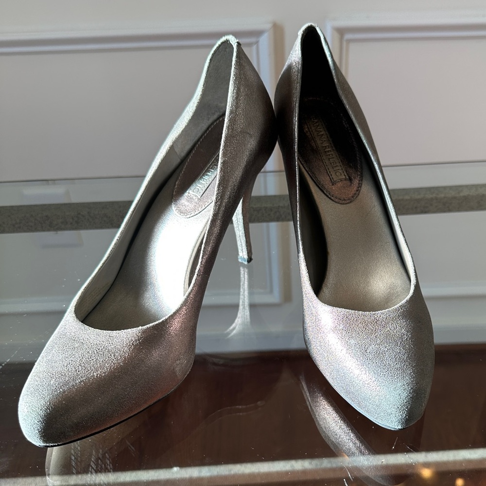 Banana Republic Silver Suede Pumps